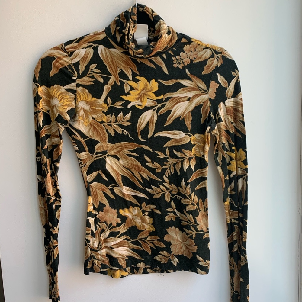H&M dark green printed turtleneck